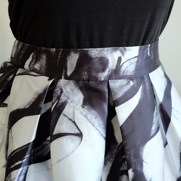 White with black smoke print tea length skirt - Picture 9 of 15